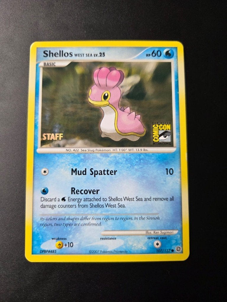 pokemon comic con promo shellos staff gold printed, Ophalen of Verzenden, Zo goed als nieuw, Losse kaart