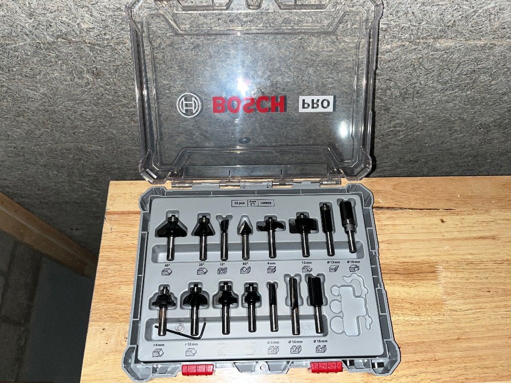 Foto 5 van DeWalt bovenfrees + Bosch freesset