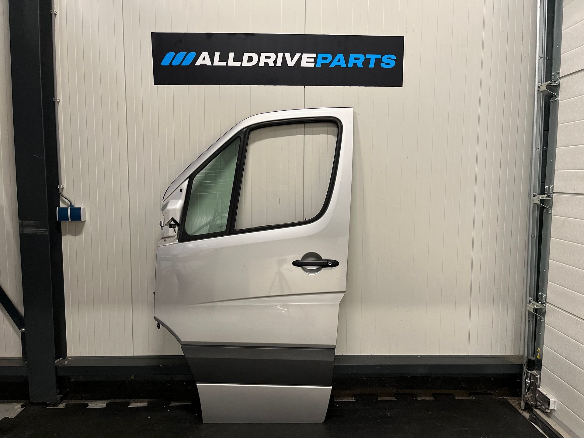 Mercedes Sprinter W906 Voorportier links grijs A9067200005, Auto-onderdelen, Carrosserie en Plaatwerk, Deur, Voor, Links, Gebruikt