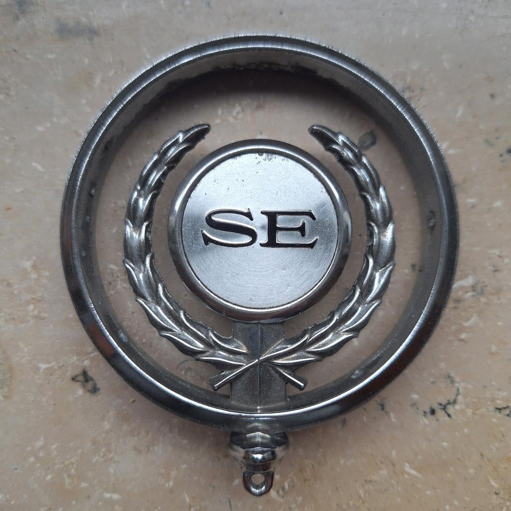 Autoembleem - SE, Ophalen of Verzenden, Gebruikt, Dodge