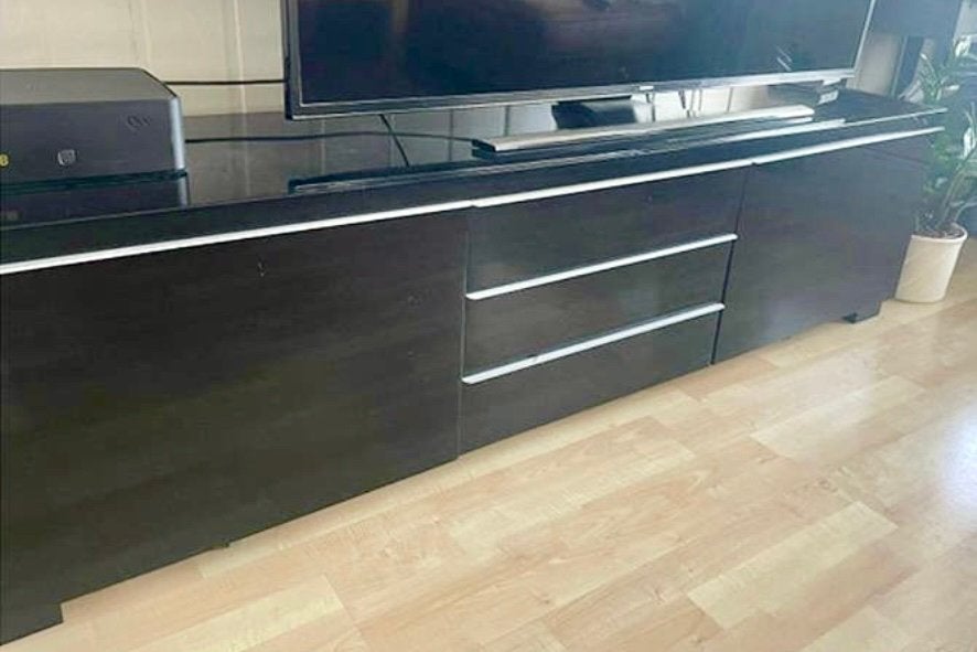Stijlvolle Zwarte Media Bank met Opbergruimte, Ophalen, 150 tot 200 cm, Minder dan 100 cm, 25 tot 50 cm