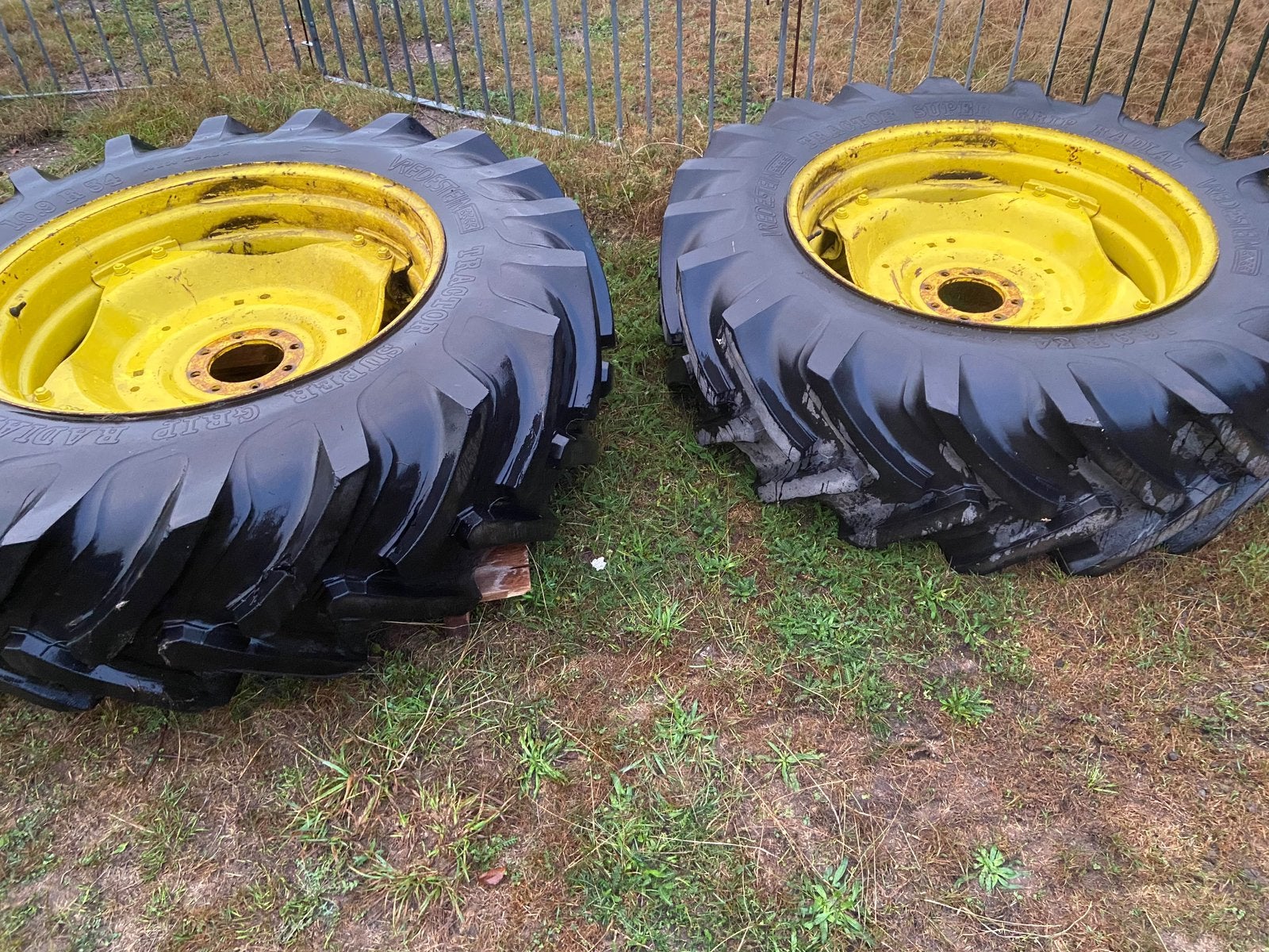 Vredestein wielen 16.9 R 34 - 8 gaats - John deere tractor, Ophalen, Zo goed als nieuw, IJzer