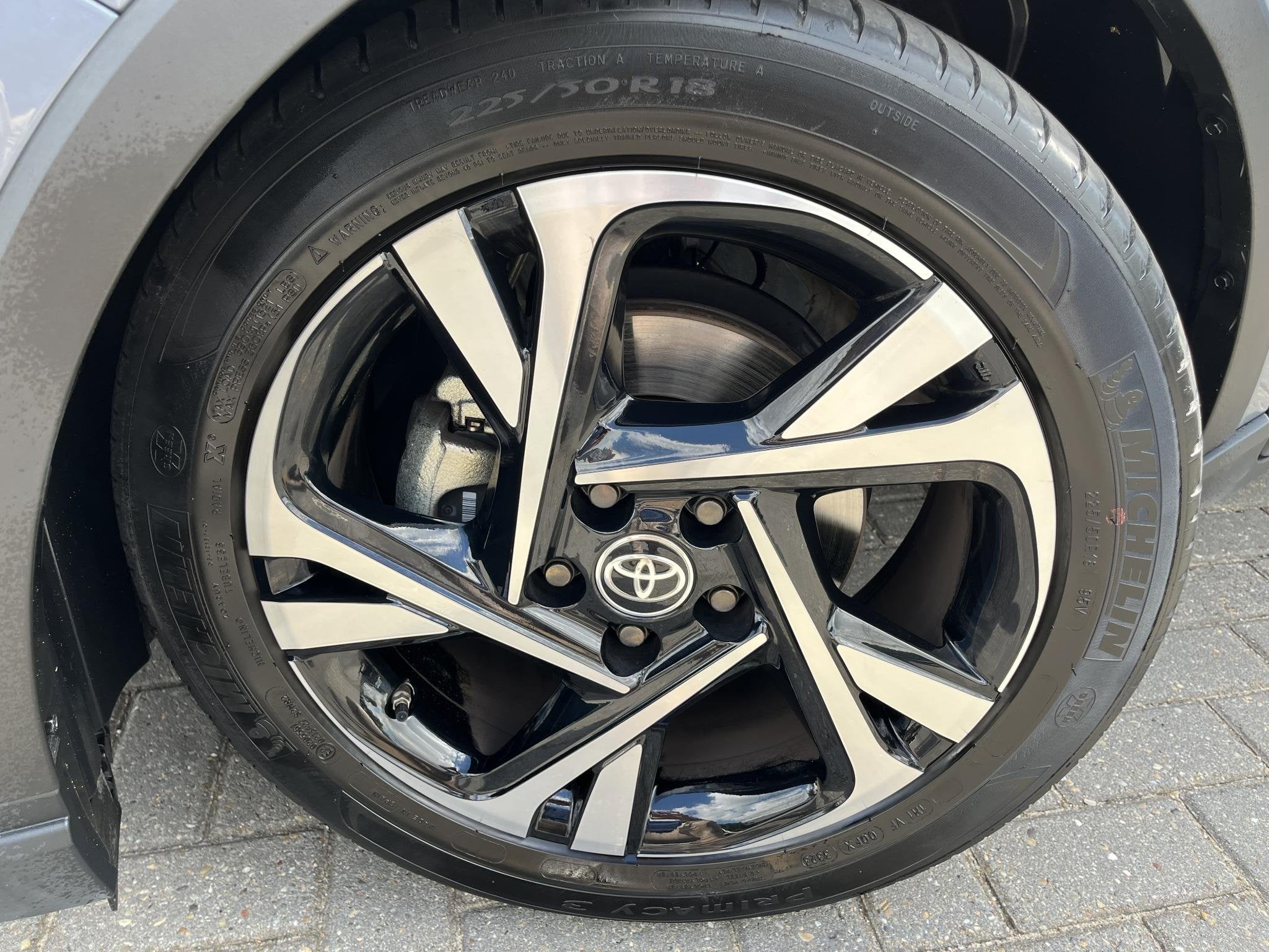 Toyota C-HR 2.0 Hybrid Dynamic | Dodehoekdetectie | Trekhaak, 4 cilinders, Leder en Stof, Origineel Nederlands, Bedrijf