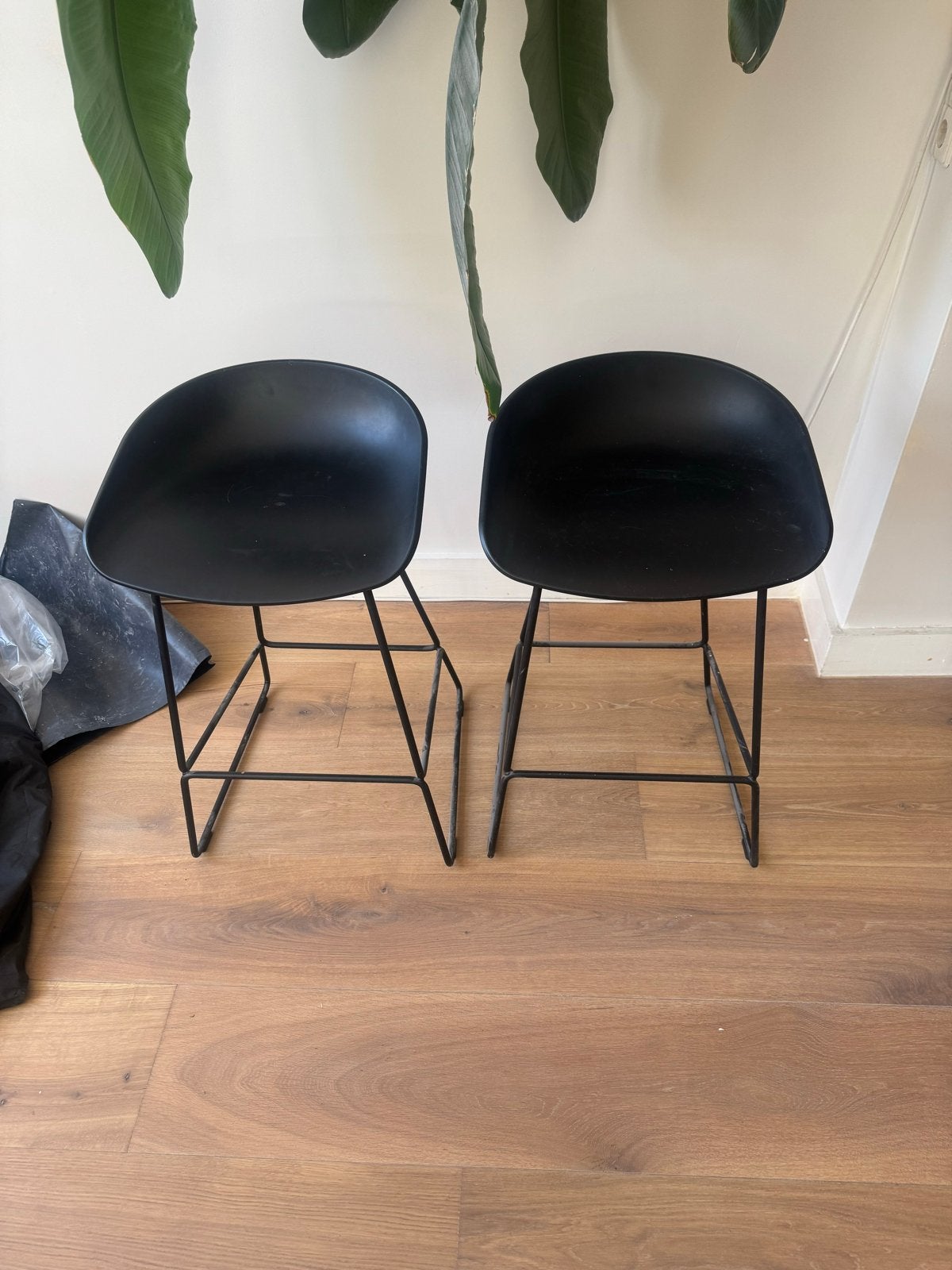 HAY About a Stool barkruk, kunststof kuip, metalen frame, Kunststof, 60 tot 90 cm, Ophalen of Verzenden, Zo goed als nieuw
