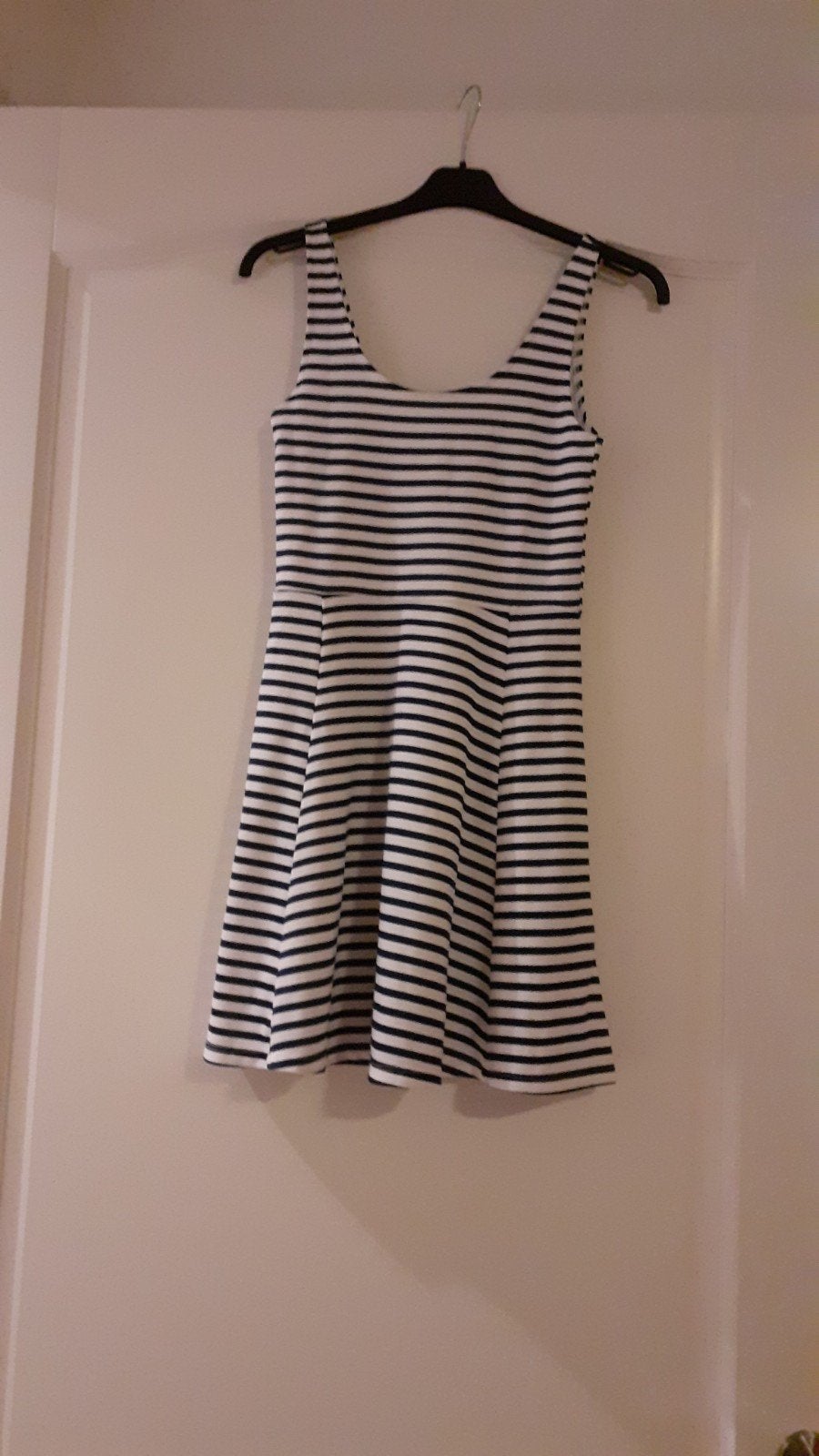 twee jurkjes maat s zie omschrijving, Ophalen, Zo goed als nieuw, Maat 38/40 (M), Boven de knie