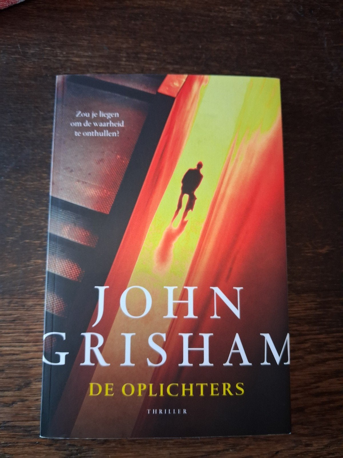 John Grisham - De Oplichters (Thriller), Ophalen of Verzenden, Zo goed als nieuw, John Grisham, Nederland