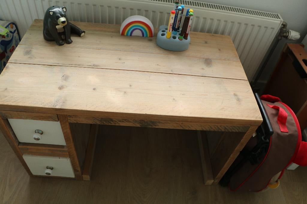 Houten kinderbureau, Kinderen en Baby's, Kinderkamer | Tafels en Stoelen, Ophalen, Zo goed als nieuw, Tafel(s)