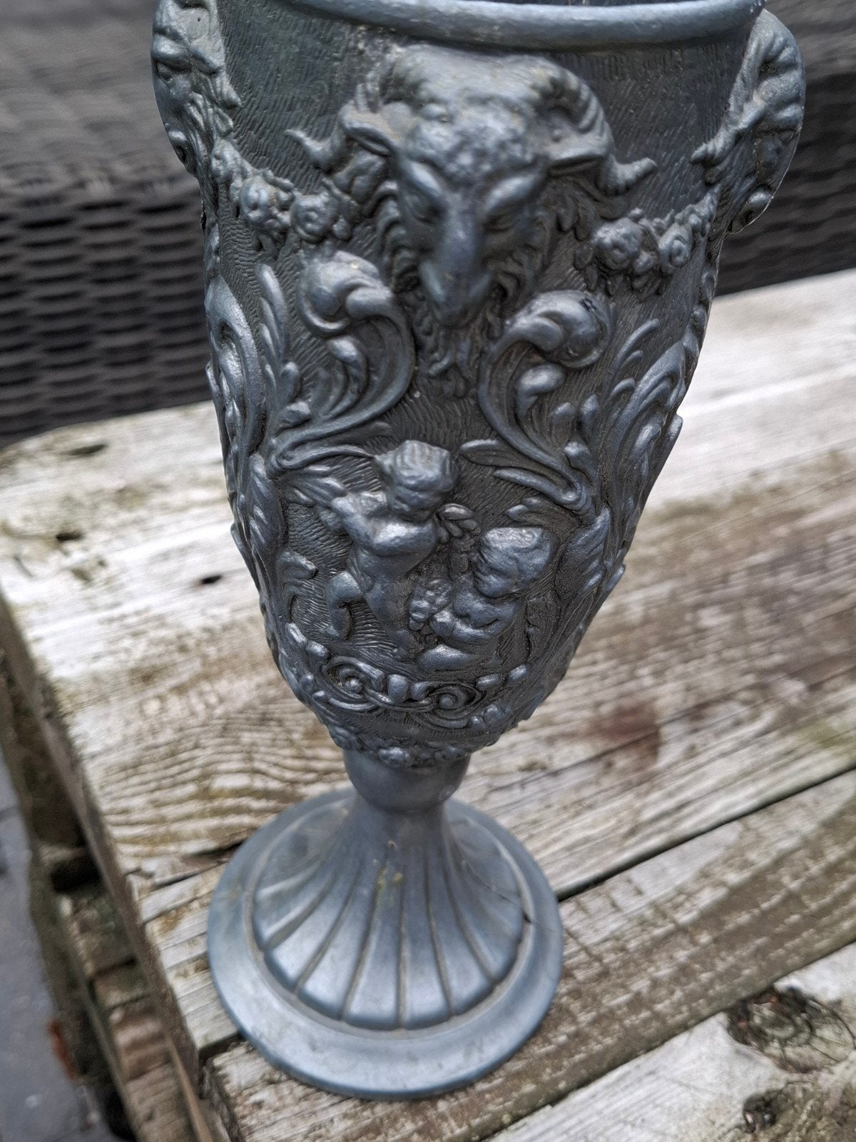 Antieke Peltro 90% Beker met Reliëfdecoratie, Antiek en Kunst, Antiek | Tin, Ophalen of Verzenden