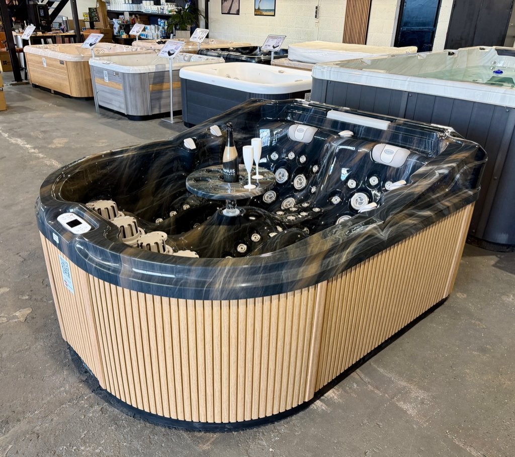 Nieuw - Jacuzzi 2-persoons zeer luxe met 4 massagepompen