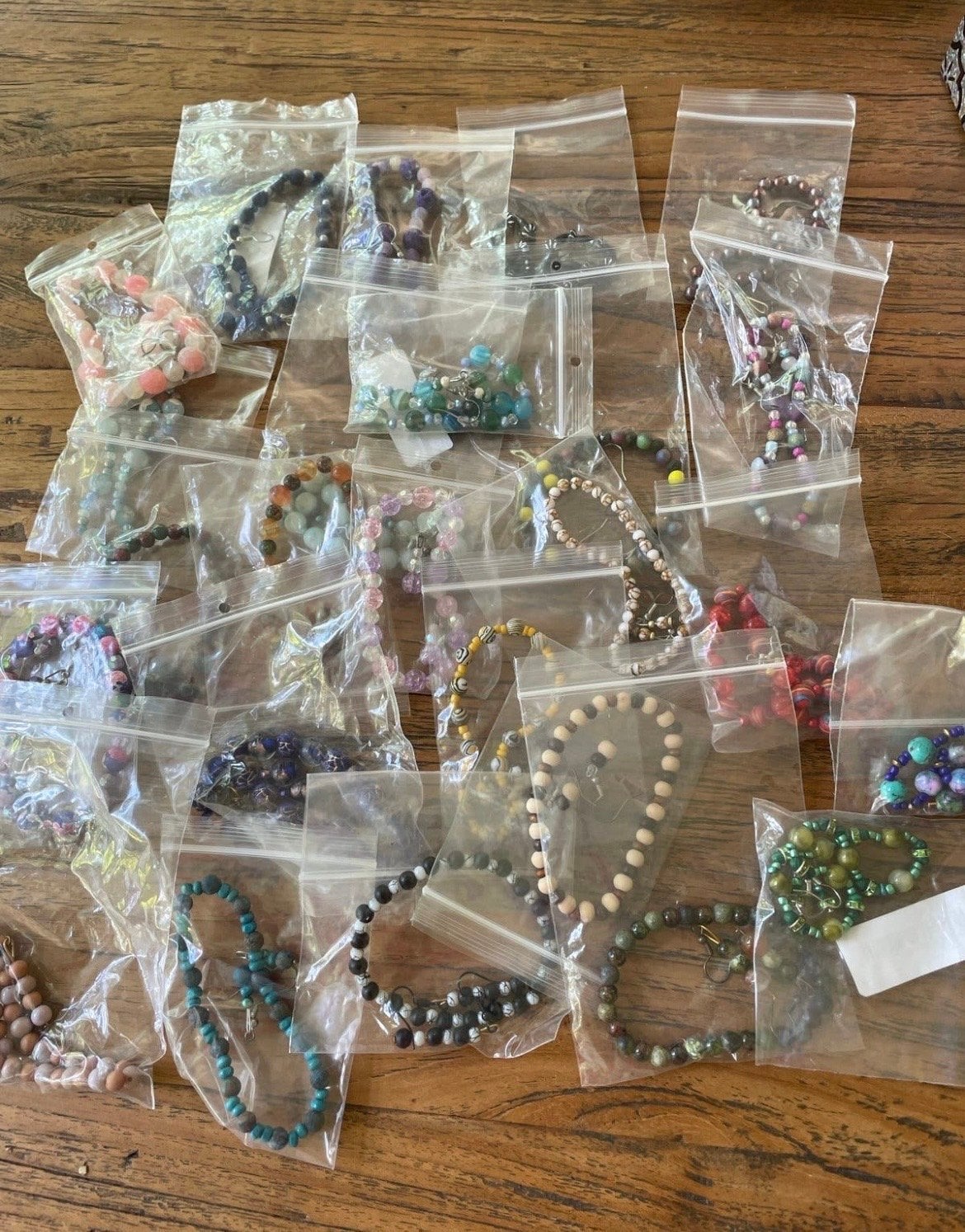 Grote partij kralenarmbanden in diverse kleuren en materiale, Sieraden, Tassen en Uiterlijk, Gebruikt, Blauw, Ophalen of Verzenden
