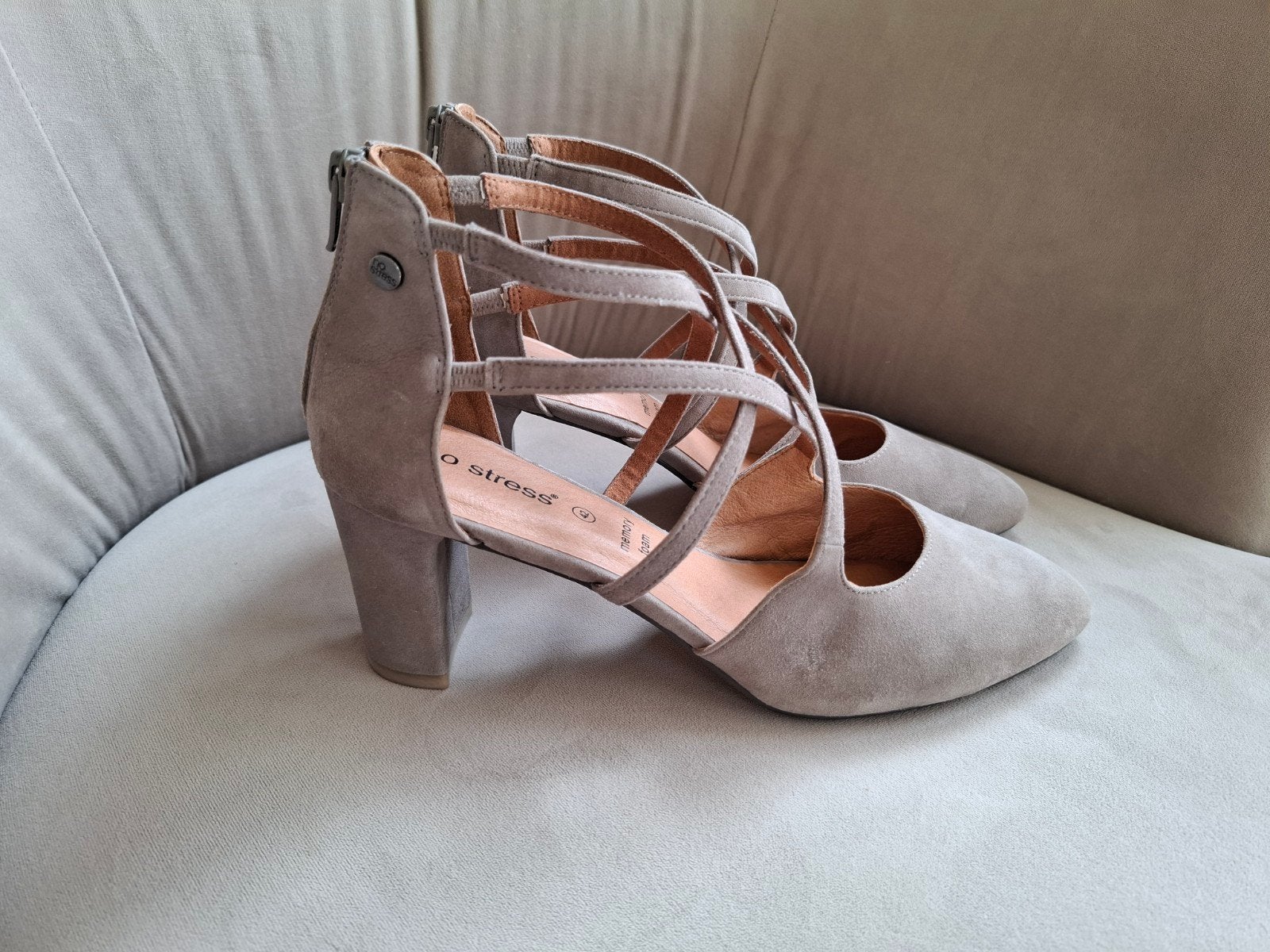 Prachtige pumps van No Stress, Kleding | Dames, Schoenen, Ophalen of Verzenden, Nieuw, Grijs