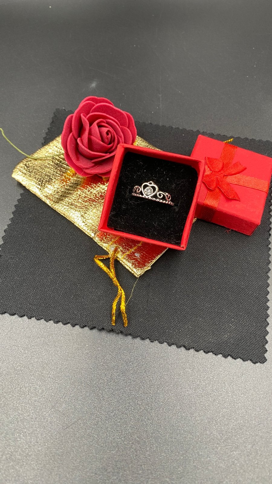 Nieuwe zilveren kroonring met hartje | Princess Ring 17.5 mm, IJzer of Staal, Nieuw, Ophalen of Verzenden, 17 tot 18
