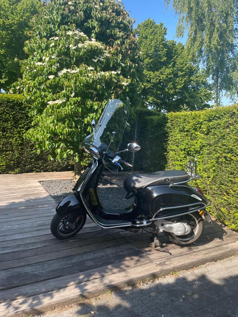 Zwarte Vespa S, Ophalen, Vespa S, Zo goed als nieuw, Benzine