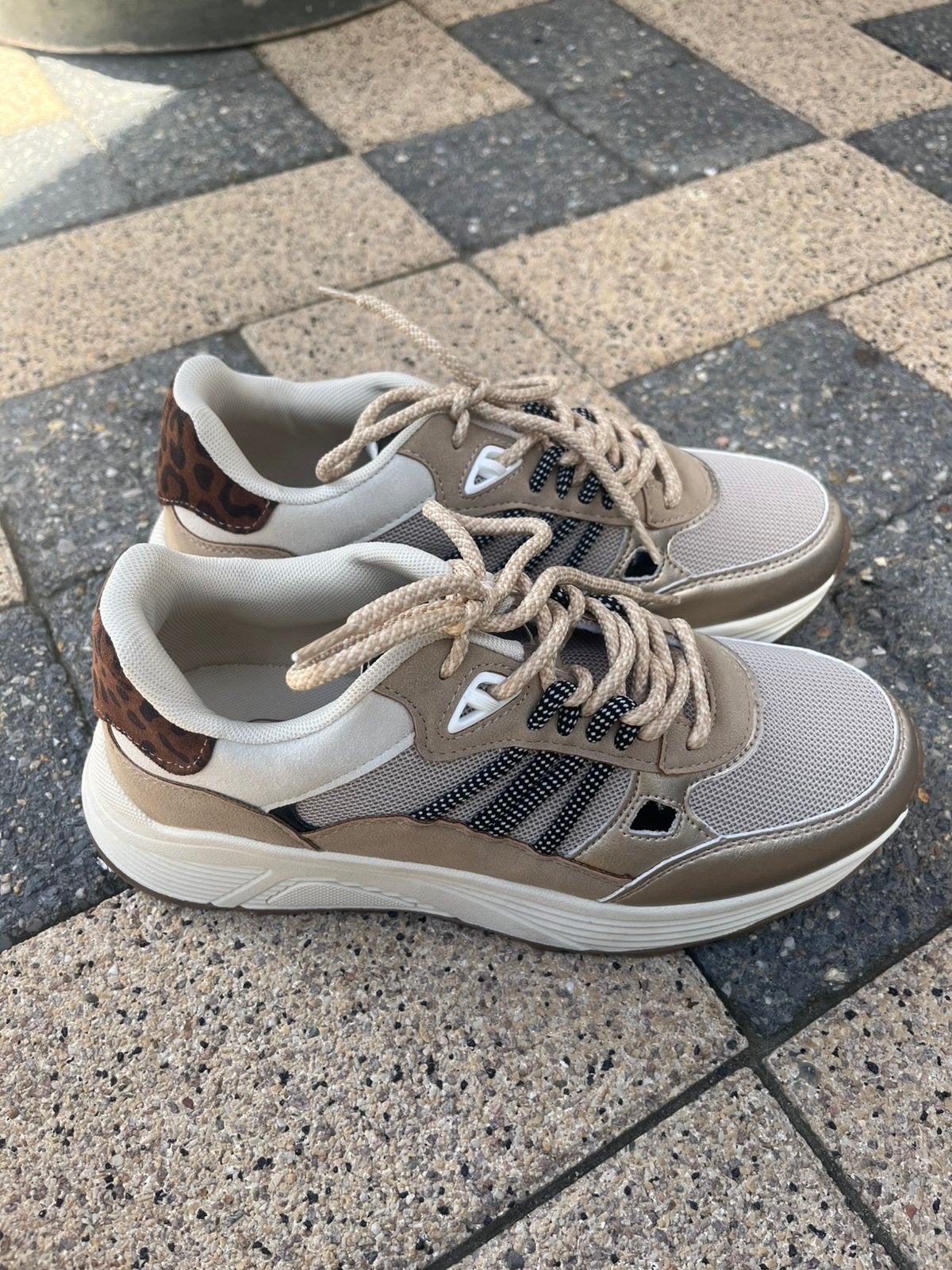 Dames sneakers Shoecolate, Beige, Nieuw, Ophalen of Verzenden, Sneakers of Gympen