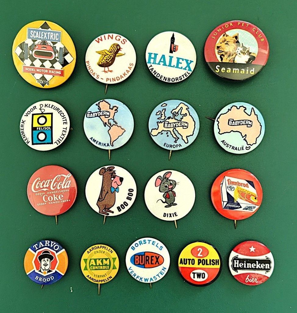 17x kleine buttons jaren 60 Coca Cola, Heineken, Tarvo enz, Verzenden, Gebruikt, Overige onderwerpen