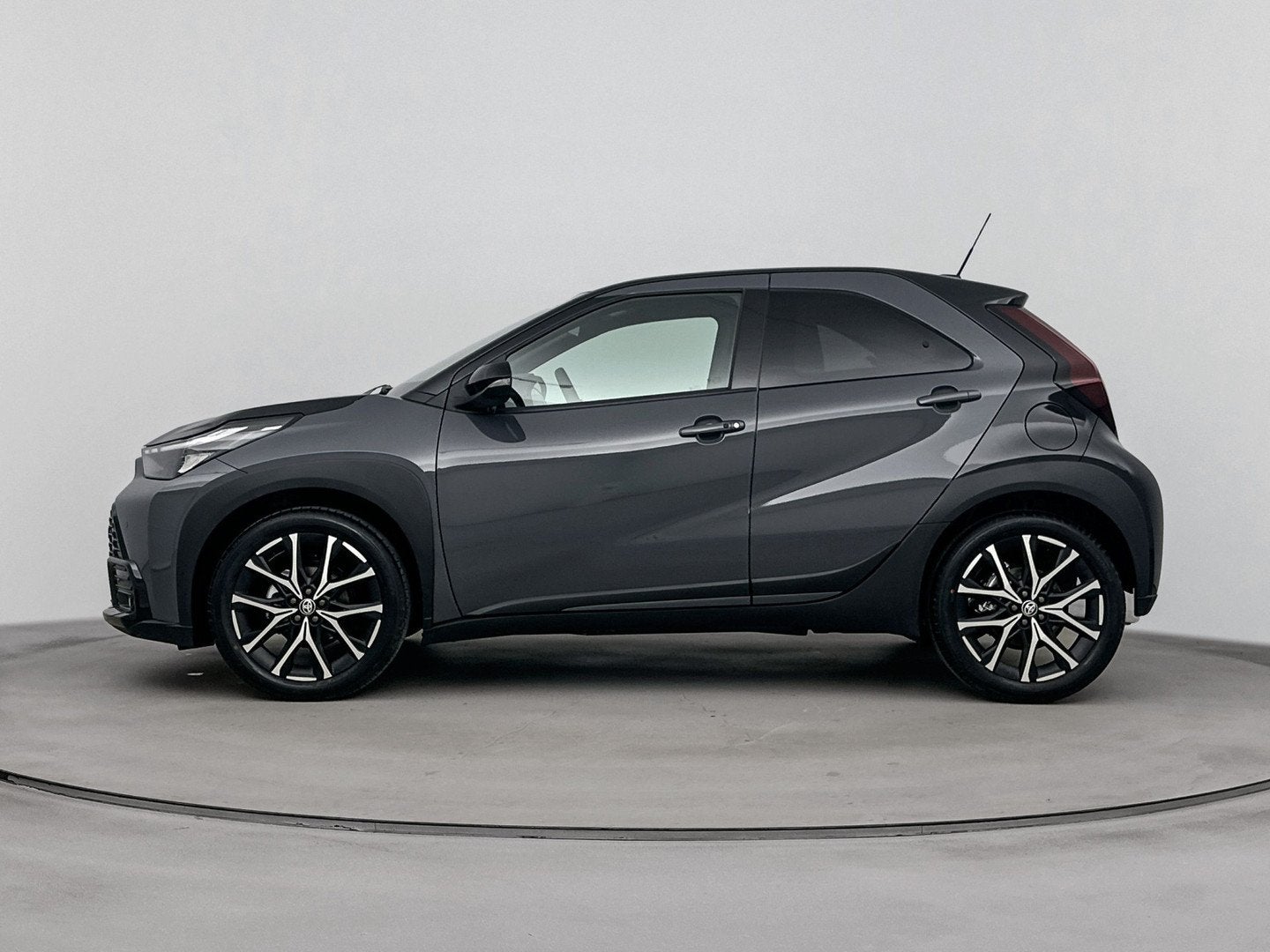 Toyota Aygo X Hybrid 115 GR Sport (bj 2026, automaat), 12 maanden, 4 stoelen, 116 pk, 1490 cc