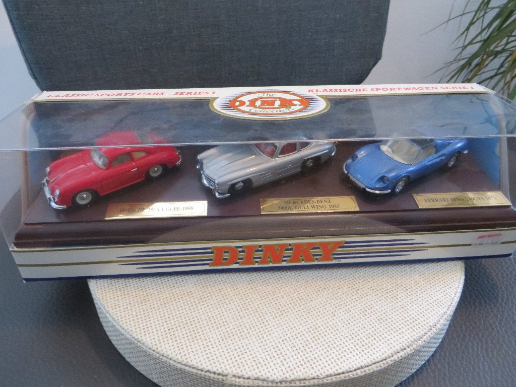 Dinky Collection Classic Sportscars set I, Hobby en Vrije tijd, Modelauto's | 1:43, Ophalen of Verzenden, Nieuw, Auto, Dinky Toys