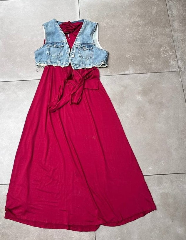 ZOMERS LANGE RODE MAXI WIKKEL JURK + DENIM GILET MAAT L, Ophalen of Verzenden, Zo goed als nieuw