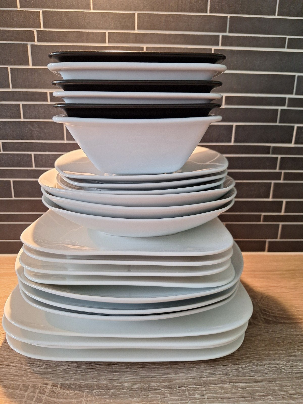 Gratis modern Servies - Borden en Kommen Set, Ophalen, Keramiek, Zo goed als nieuw, Modern