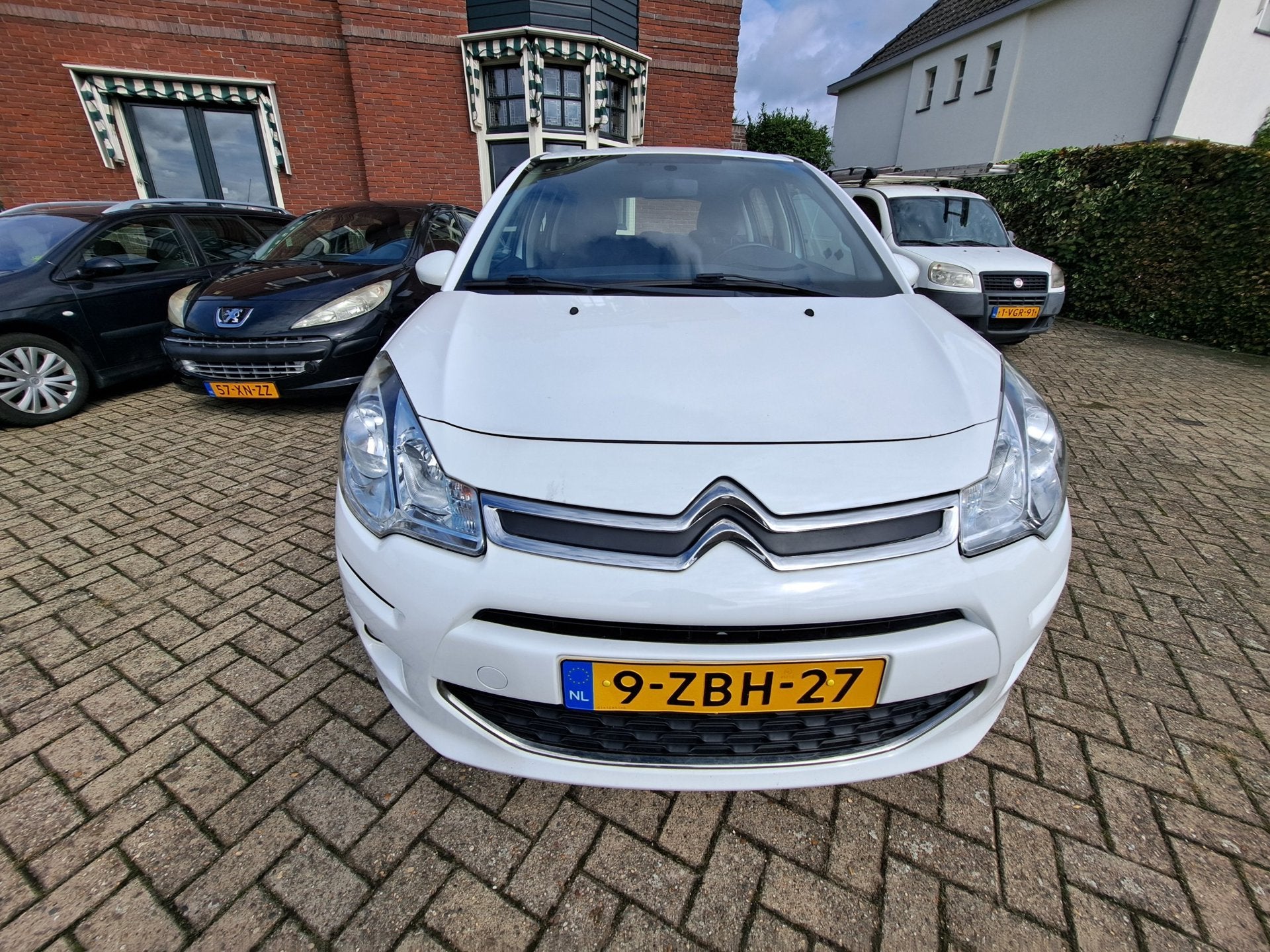 Citroen C3 1.2 PURETECH AUTOMAAT AIRCO ECC NIEUWSTAAT, Auto's, Stof, 1199 cc, 82 pk, Wit