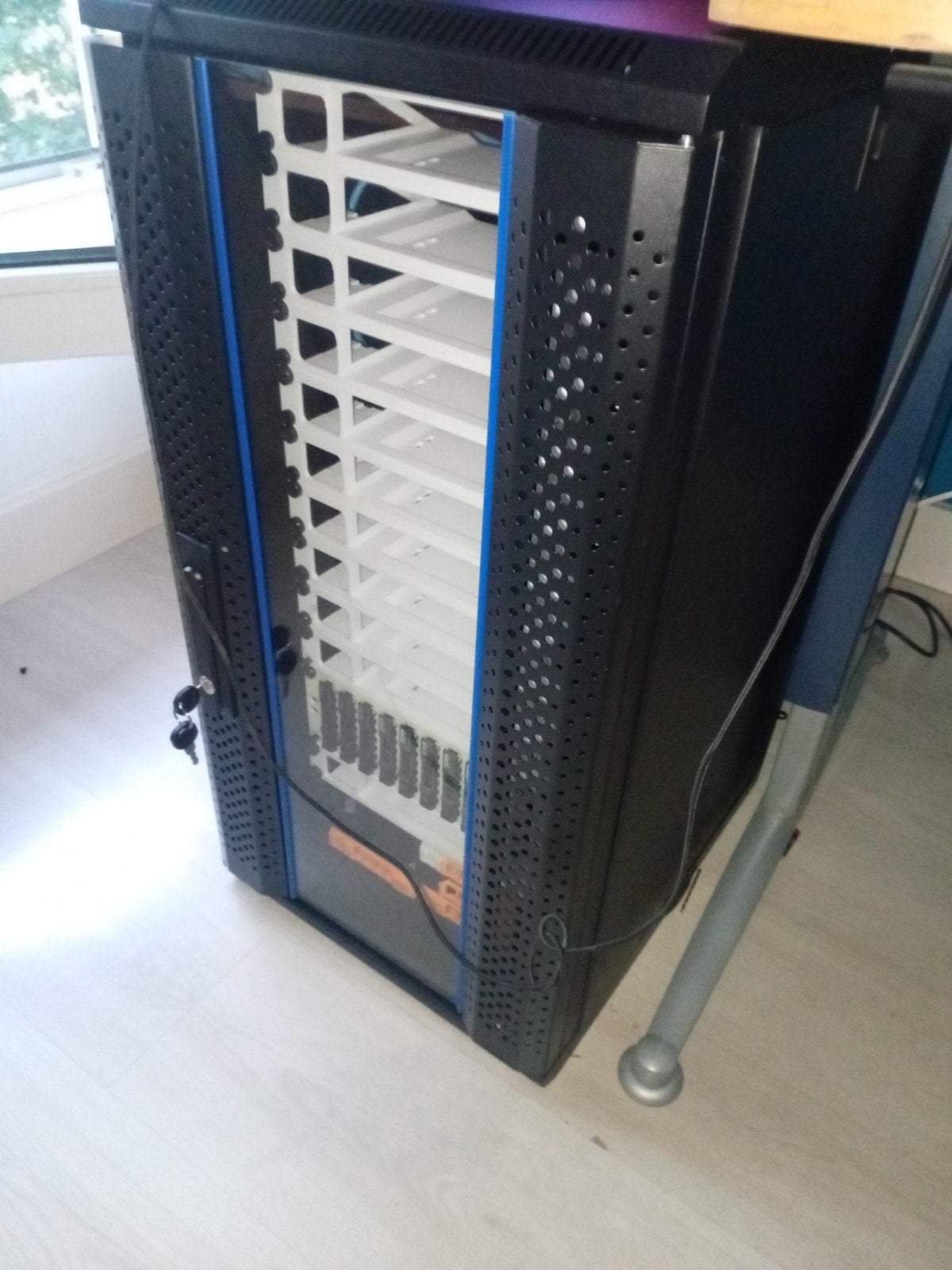 Server Rack 10U met HP Pro Mini PC en 13 Trays, Ophalen