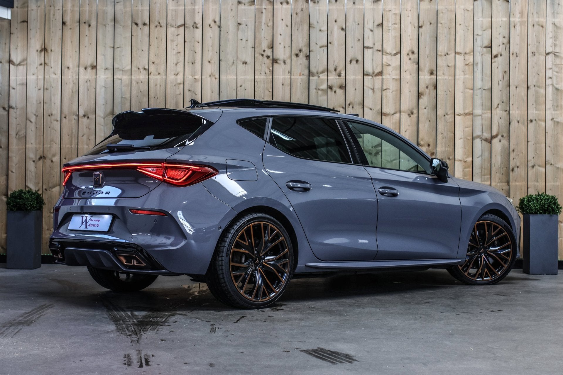 Cupra Leon 1.4 e-Hybrid VZ Performance *Pano*Leder*Camera*DC, Auto's, Dealer onderhouden, 77 km/l, Gebruikt, 4 cilinders