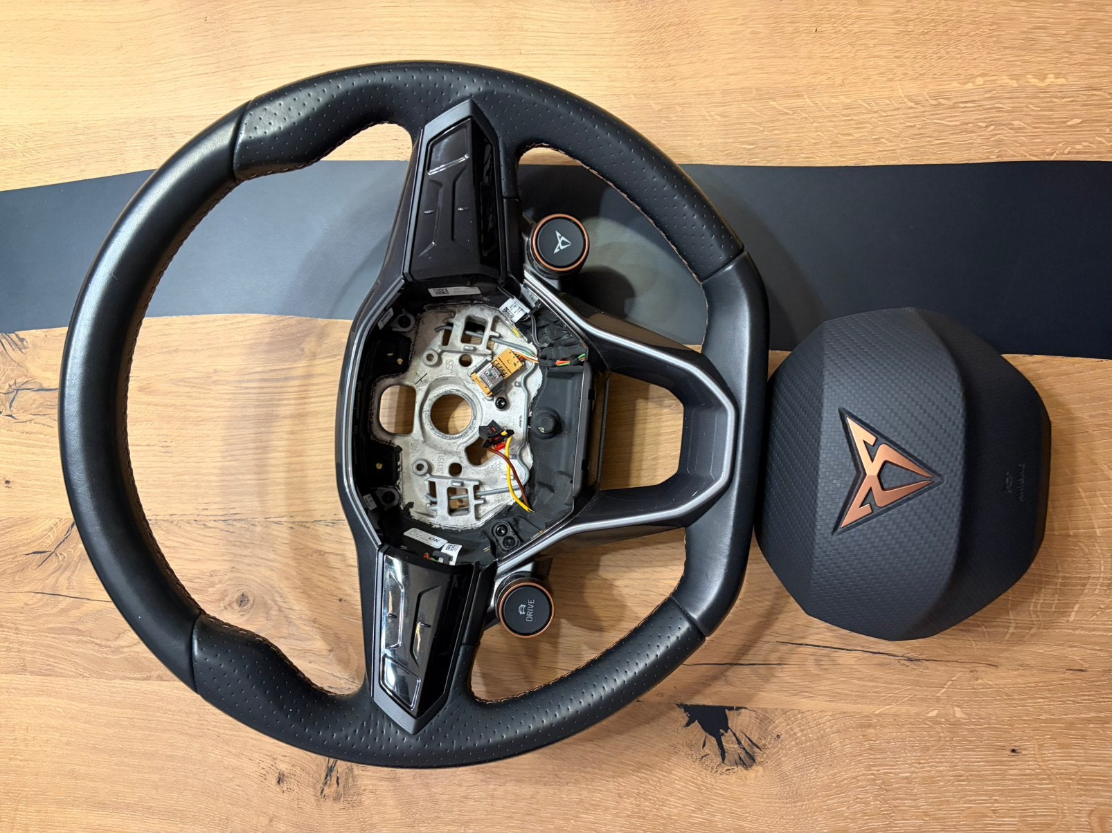 Cupra born verwarmd stuurwiel met airbag., Ophalen of Verzenden, Overige automerken