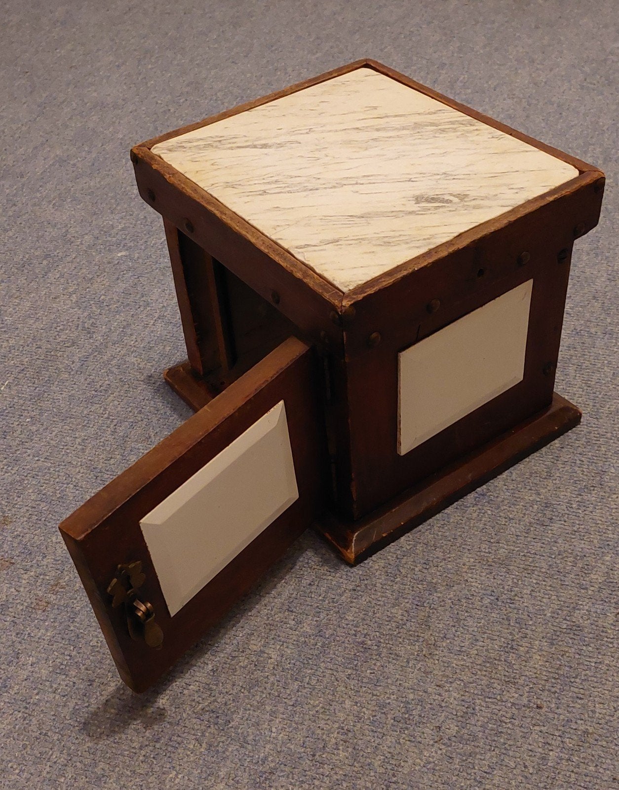 Antieke houten voetenbankje, voetenstoof,   met marmeren bla, Antiek en Kunst, Ophalen