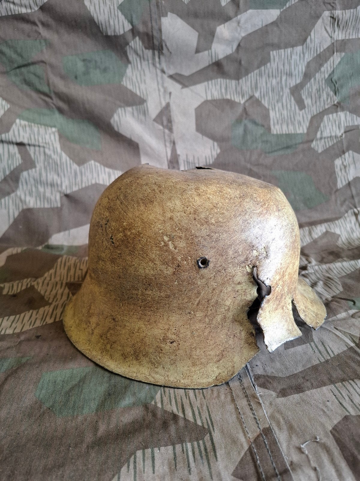 WO2 Duitse M42 battle damage helm, Verzamelen, Ophalen of Verzenden, Duitsland, Helm of Baret