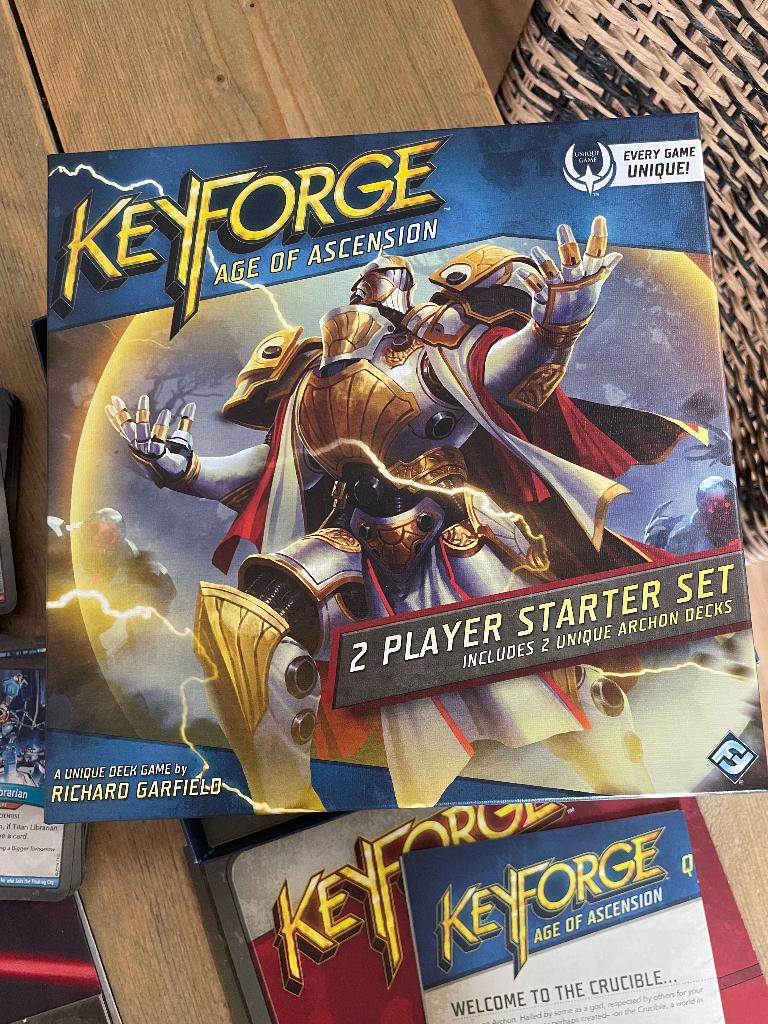 Keyforge Age of Ascension 2 player starter set, Ophalen of Verzenden, Zo goed als nieuw, Fantasy Flight Games