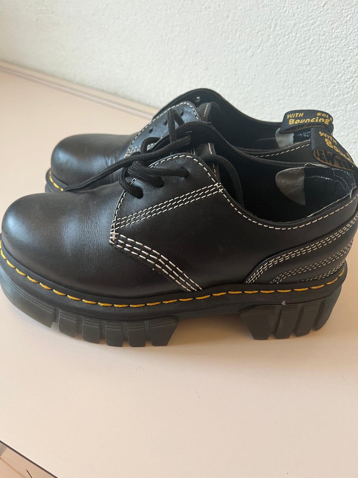 Zwarte Dr. Martens 8053 Quad maat 38, Kleding | Dames, Schoenen met lage hakken, Zwart, Ophalen of Verzenden, Zo goed als nieuw