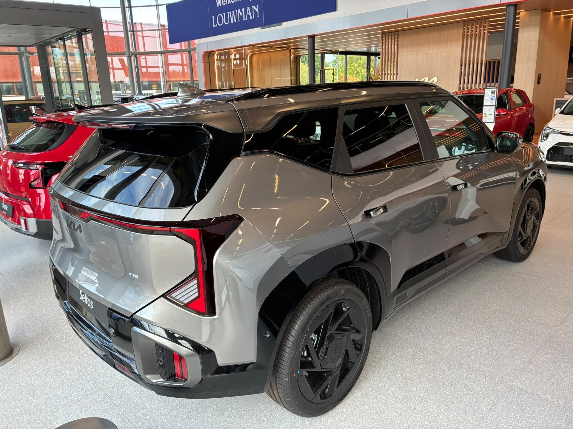 Kia Seltos X-Line DCT7 | UIT VOORRAAD LEVERBAAR! | NIEUW ! |, Auto's, Automaat, 12 maanden, Beige, Leder