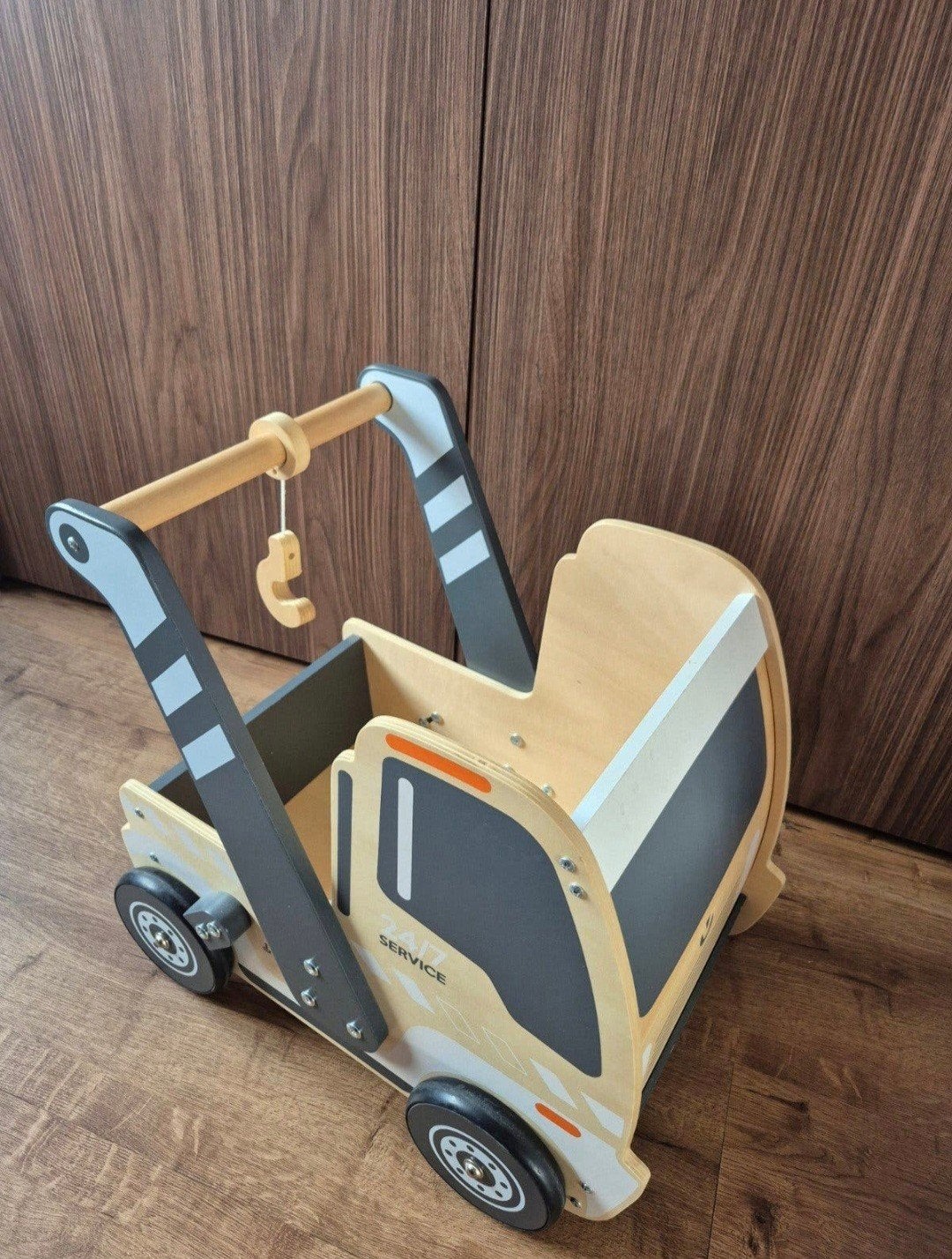 Houten loopwagen/duwwagen in de vorm van een takelwagen, Ophalen, Zo goed als nieuw