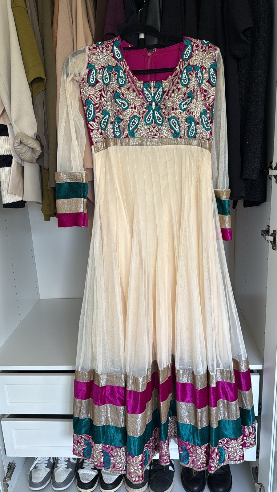 Prachtige Indiase Anarkali Jurk - Feestelijke Gelegenheden, Maat 38/40 (M), Beige, Ophalen of Verzenden, Zo goed als nieuw