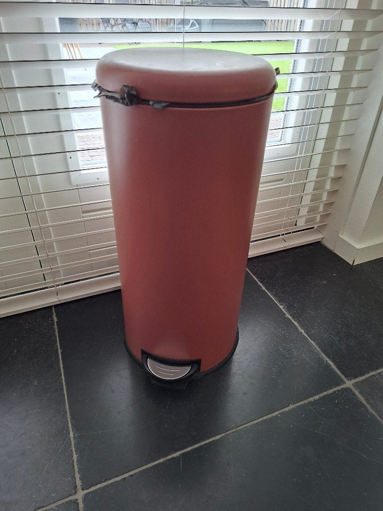 Oud roze pedaalemmer, Huis en Inrichting, Woonaccessoires | Prullenbakken, Ophalen, Met pedaal, 40 liter of meer, Zo goed als nieuw