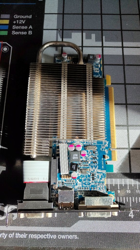 Sapphire Radeon HD 6570 Silent 1GB, Computers en Software, Gebruikt, GDDR3, HDMI, Ophalen of Verzenden