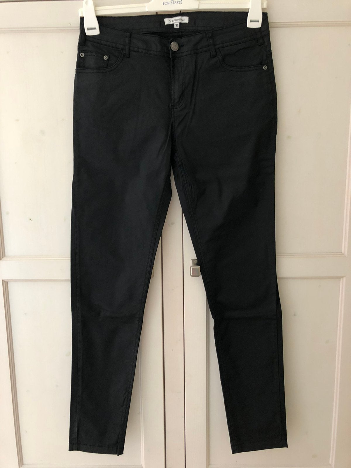 Zwarte dames broek CL Essentials maat 31 (L), Kleding | Dames, Broeken en Pantalons, Maat 38/40 (M), Zwart, Ophalen of Verzenden