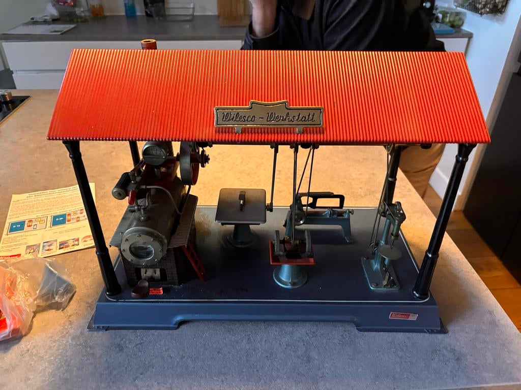 Wilesco Werkstatt Stoommachine Model D141 met Accessoires, Hobby en Vrije tijd, Modelbouw | Auto's en Voertuigen, Overige merken