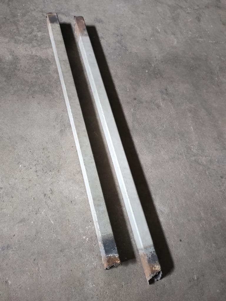 2x Koker 60x60x6 mm lengte ruim 130 cm, Ophalen