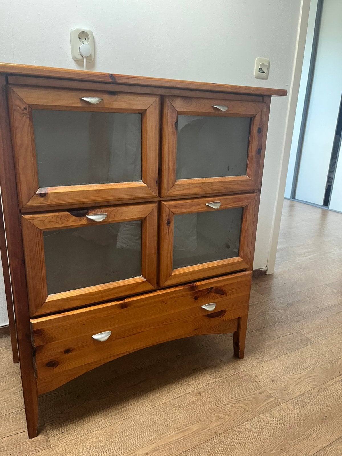 Houten kast, Ophalen