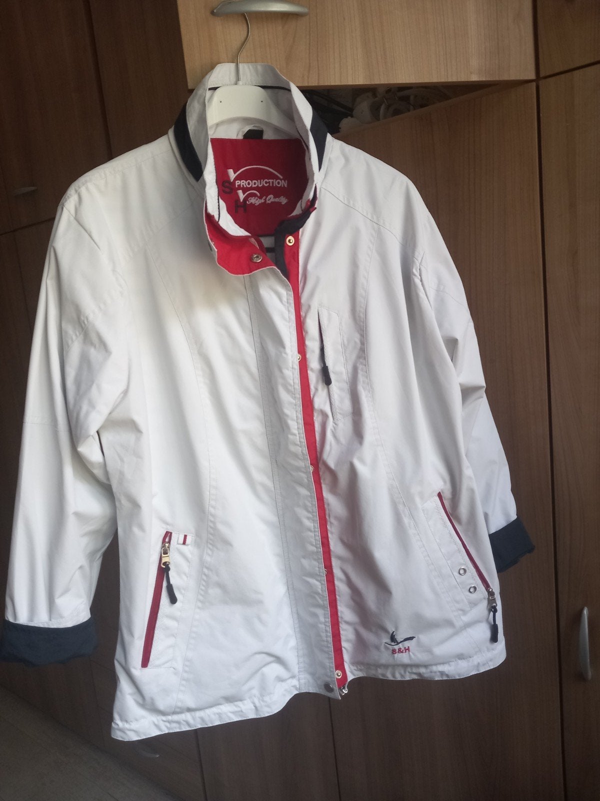 Witte Sportieve Jas Oberstof / Shell mt L, Wit, Maat 42/44 (L), Ophalen of Verzenden, Zo goed als nieuw