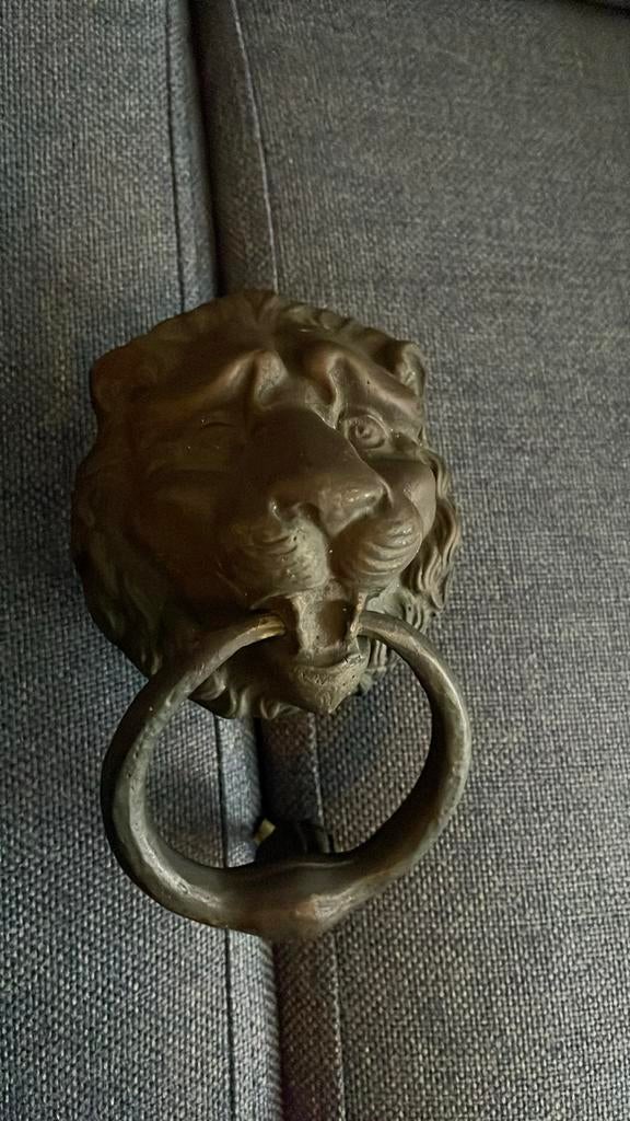 Grote Oude originele deurklopper leeuwenkop met onderplaatje, Ophalen of Verzenden