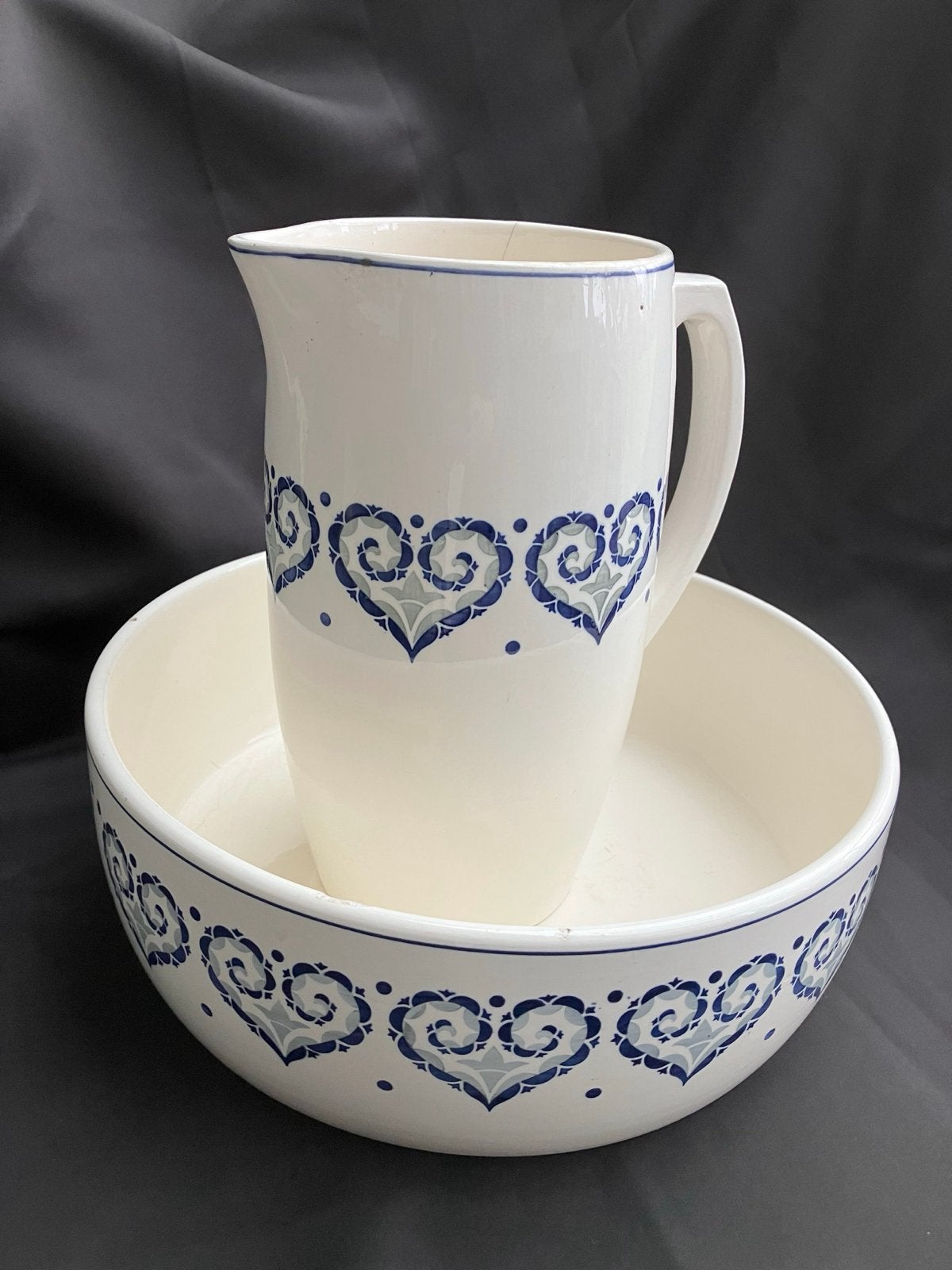 Antieke Isolde waskom en kan set met hartjesdecor, Antiek en Kunst, Antiek | Keramiek en Aardewerk, Ophalen