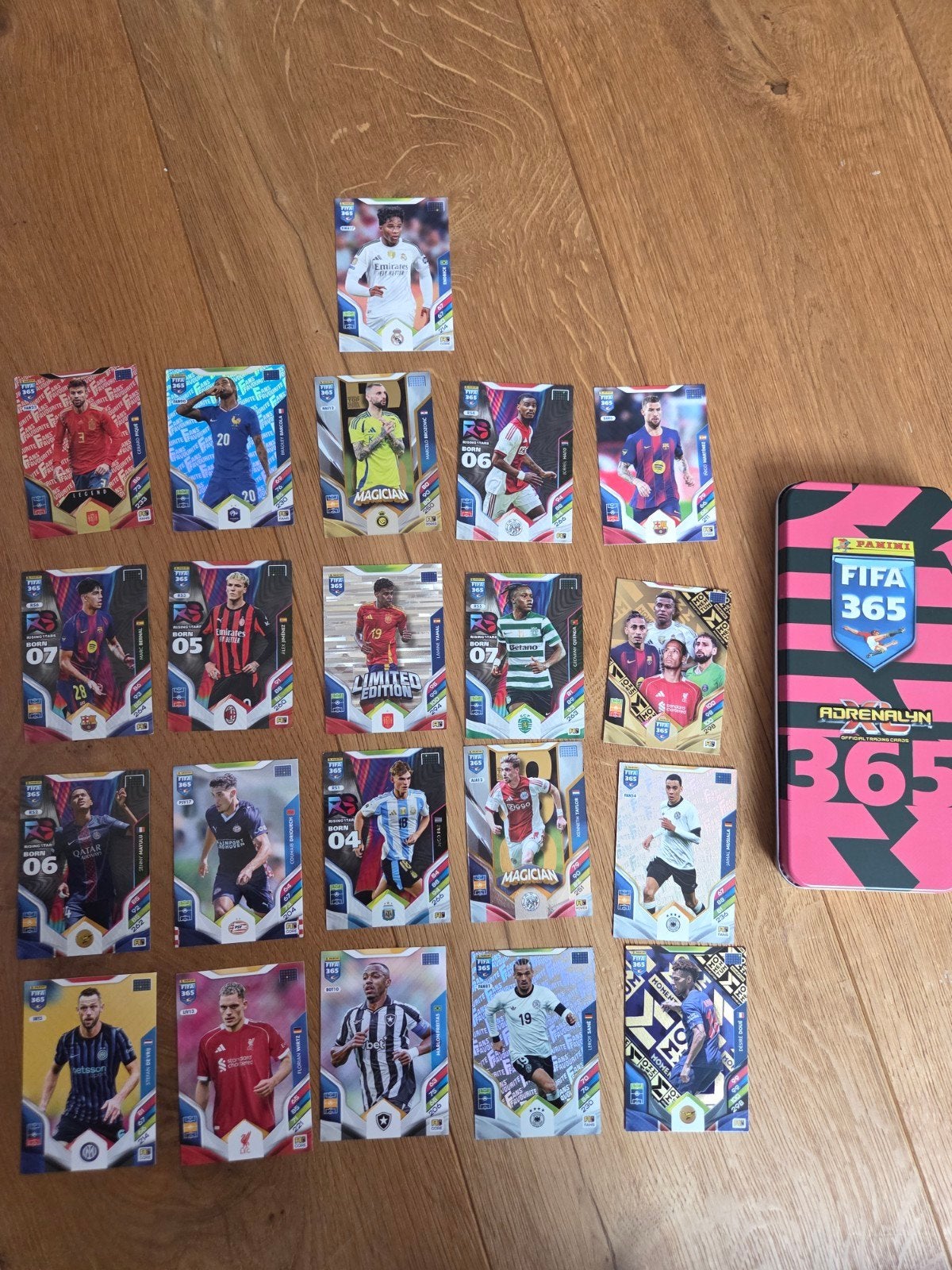 Panini FIFA 365 Adrenalyn XL kaarten met bewaardoos, Ophalen of Verzenden, Zo goed als nieuw, Buitenlandse clubs, Spelerskaart