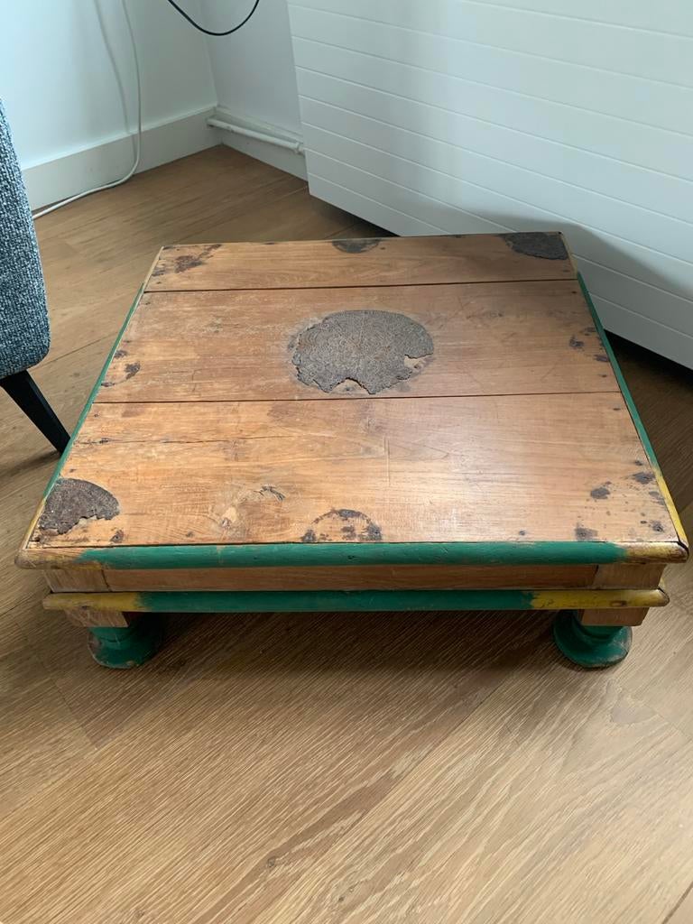 Oud Indisch houten tafeltje met groene accenten, Ophalen