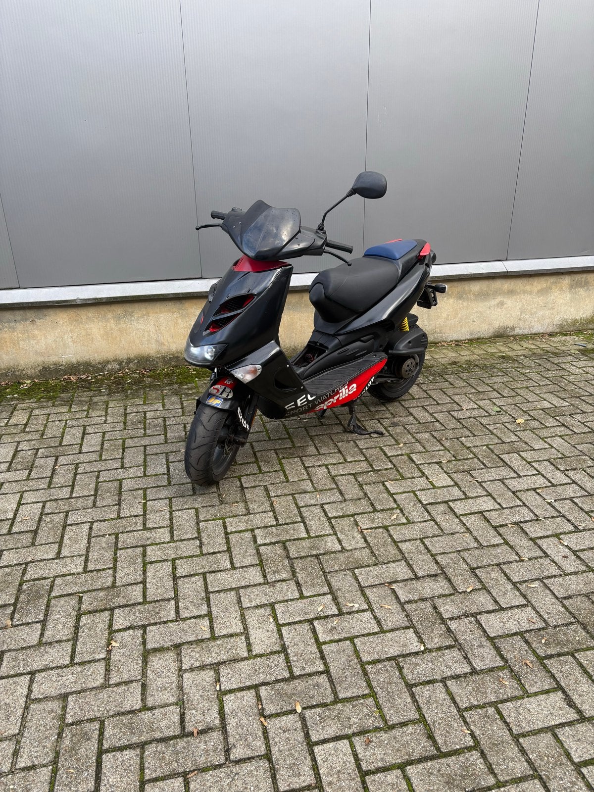 Aprilia SR 50, Fietsen en Brommers, Ophalen, Tweetakt, Gebruikt, Maximaal 45 km/u