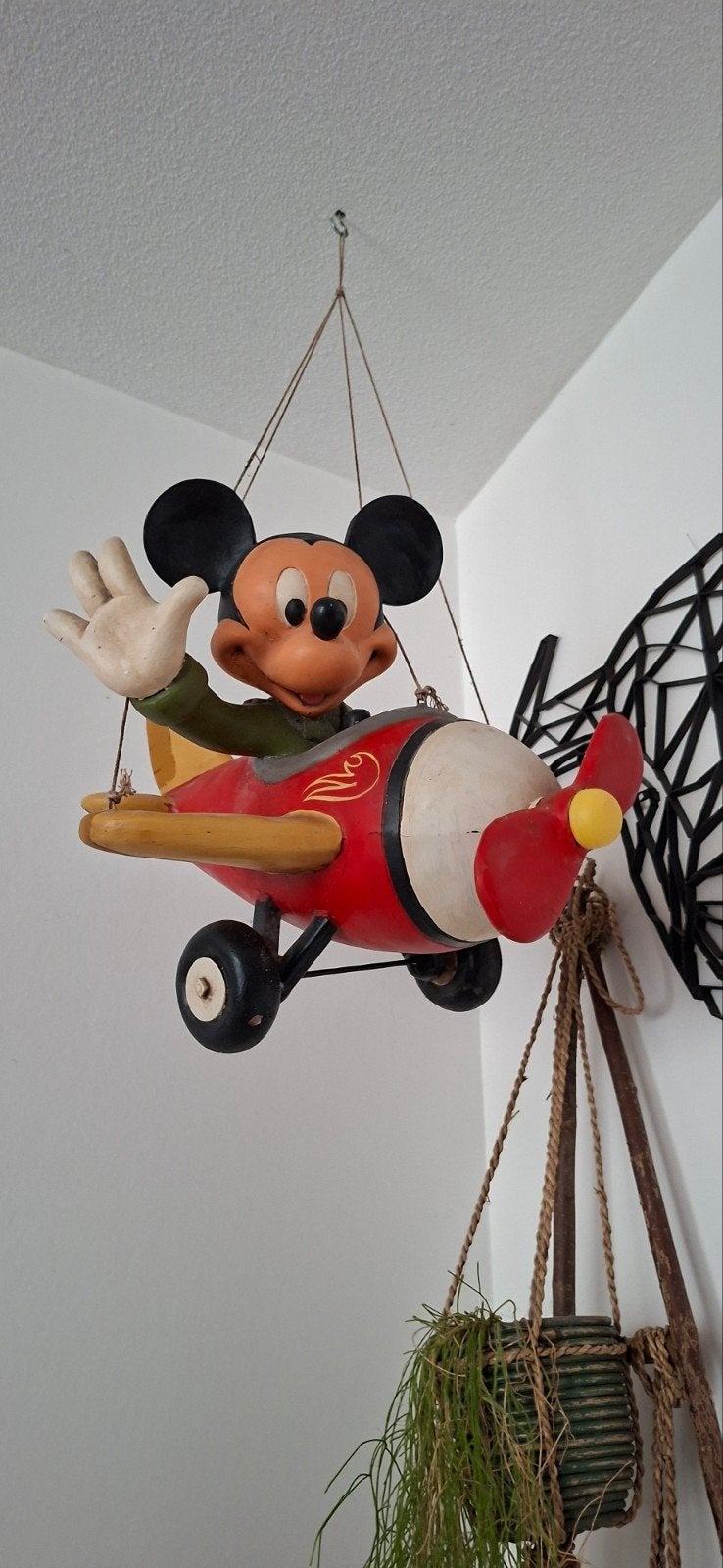 Vintage Mickey Mouse in vliegtuig - Disney beeldje, Ophalen, Mickey Mouse, Gebruikt, Beeldje of Figuurtje