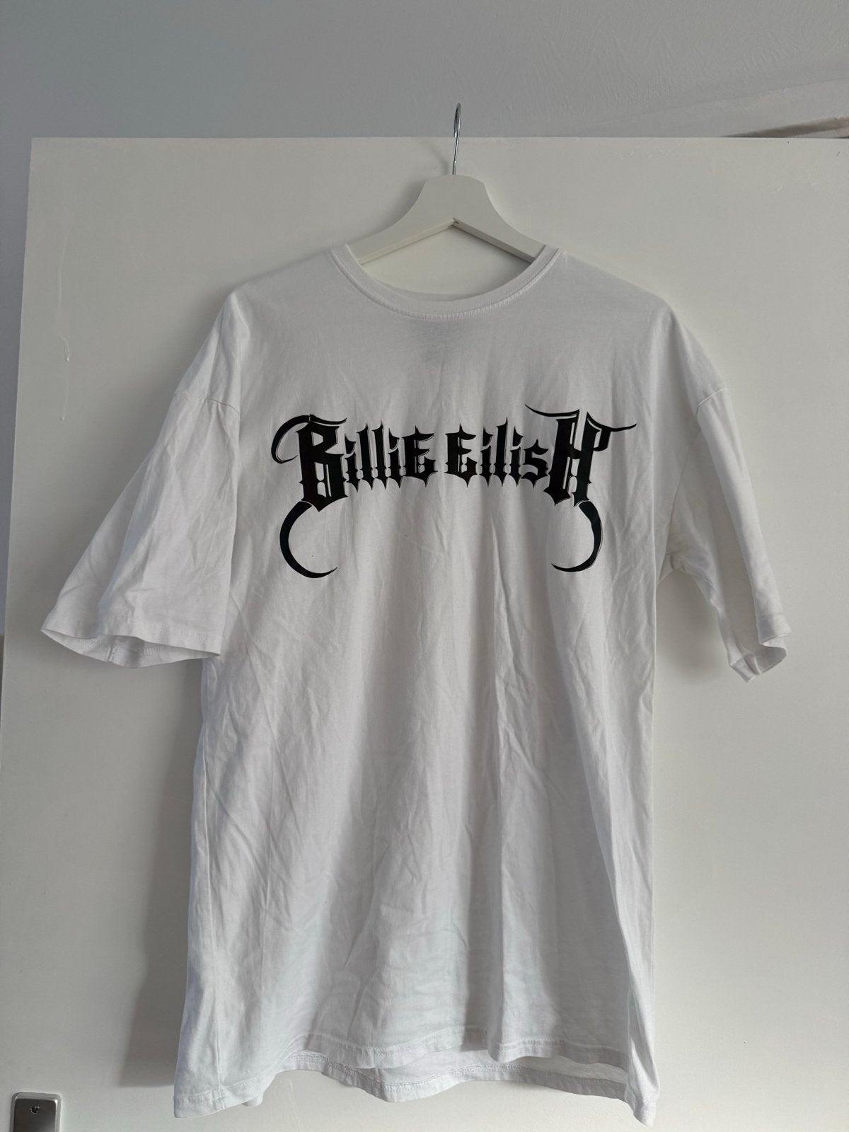 Wit Billie Eilish Bershka T-shirt - Maat S (valt groter), Kleding | Dames, Wit, Ophalen of Verzenden, Korte mouw, Maat 36 (S)