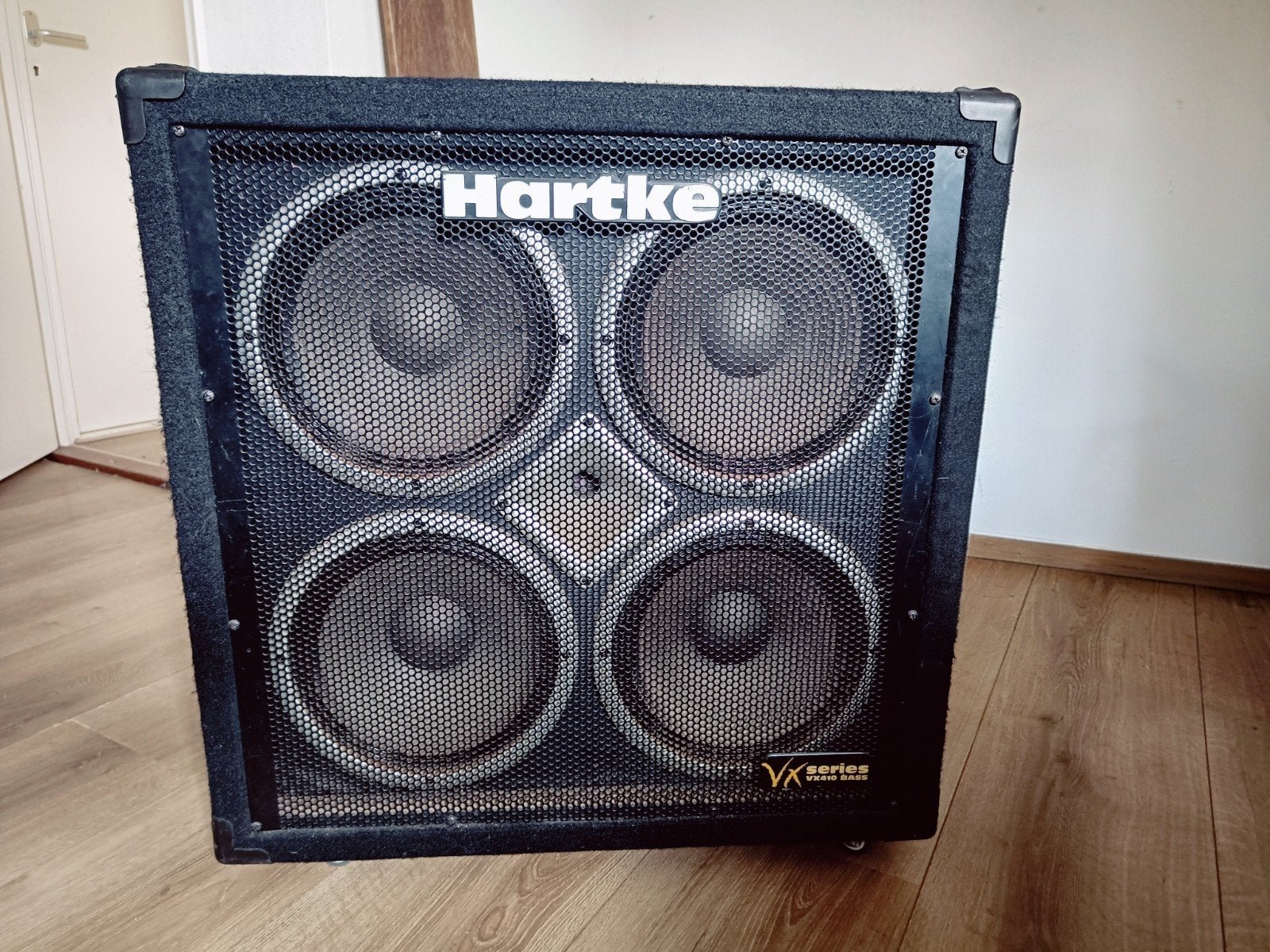 Hartke VX410 300 watt bass cabinet, Ophalen, Gebruikt, 100 watt of meer