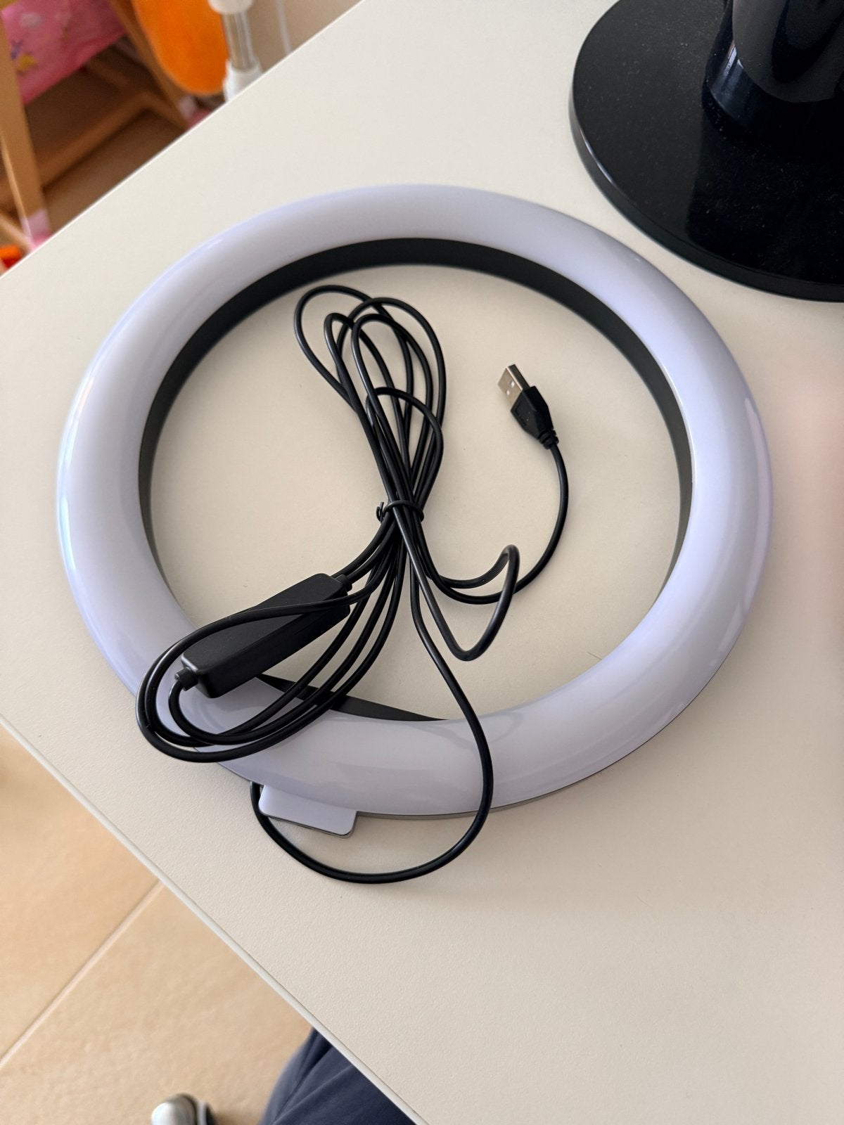 Ringlamp met USB-aansluiting en instelbare lichtkleur, Ophalen, Zo goed als nieuw, Lamp of Flitsset